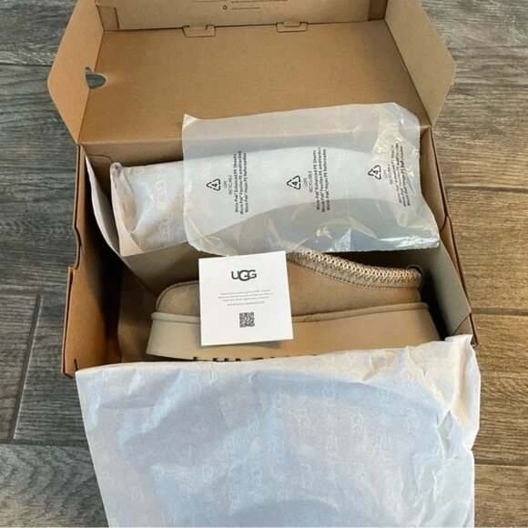 Uggs TaZZ Mustard Seed Women's Size 6-11 US Brand New - Picture 2 of 6